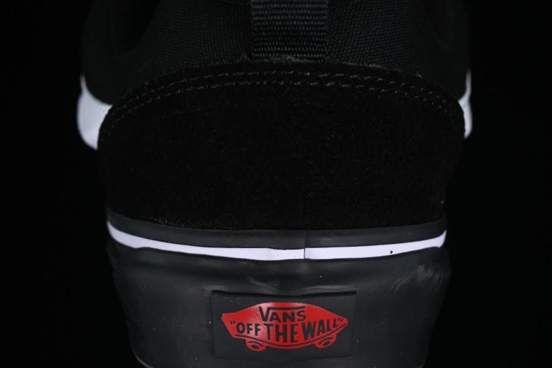 Vans Classics Knu Skool Retro Skate Shoes with Thickened Tongue and Oversized Toe - VN0009QCB9P