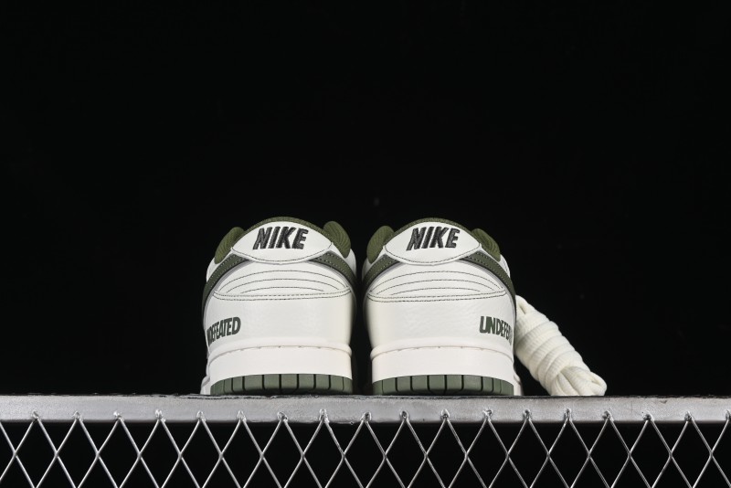 Nike SB Dunk Low x Undefeated Collaboration Casual Skate Shoes - UN1697-633