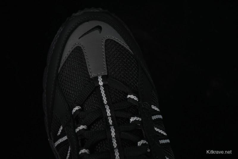 Nike Air Humara Retro Trail Running Shoes with 1990s Outdoor Style - 924464-001