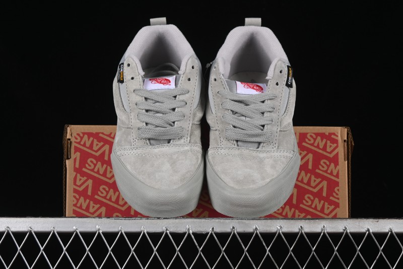 Vans Knu Skool Low Top Retro Casual Vulcanized Sneakers in Grey - VN000CRPBXC