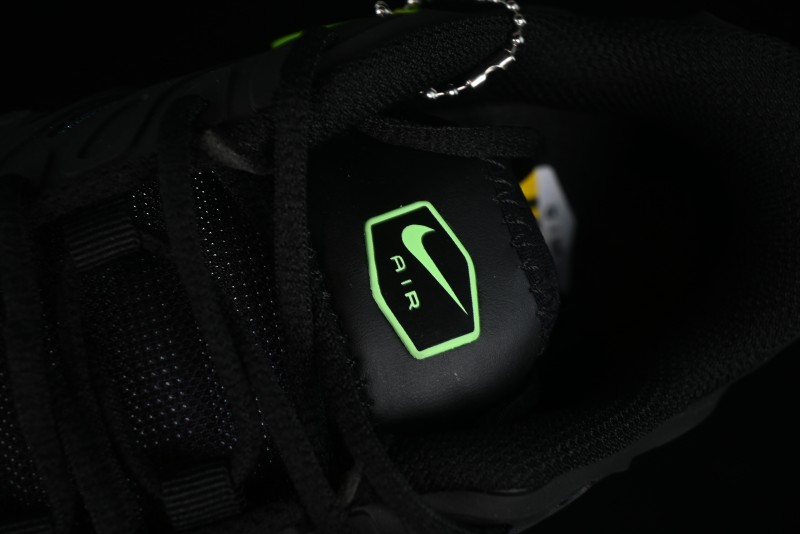 Nike Air Max Plus Drift Running Shoes with Air Cushion Technology - FD4290-006
