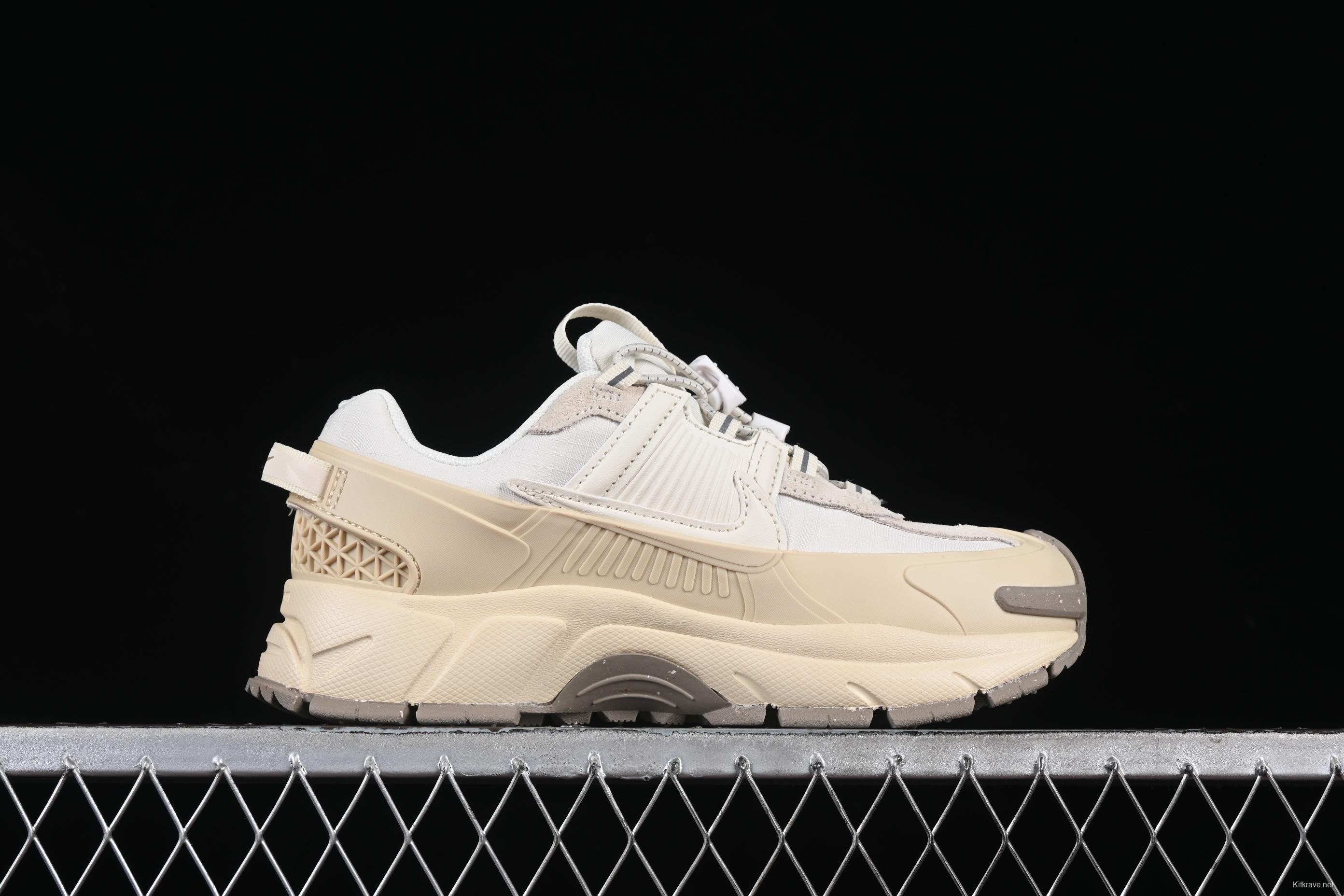 Nike Zoom Vomero 5 Retro Marathon Casual Running Shoes with Thick Sole and Height Increasing Design - FV2295-101