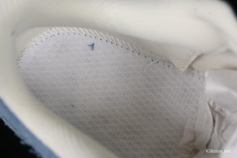 New York Yankees MLB Chunky Liner Lightweight Platform Sneakers with Hook and Loop Closure - 3ASXV015N50BLS