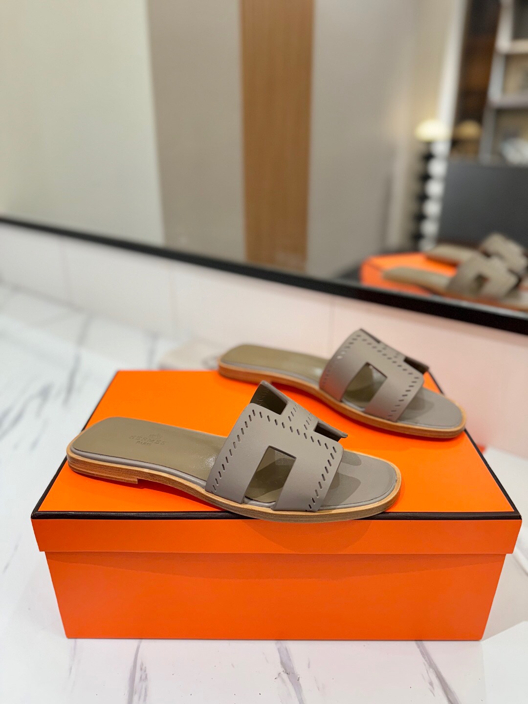2025 Women Hermès Beige Leather Slippers