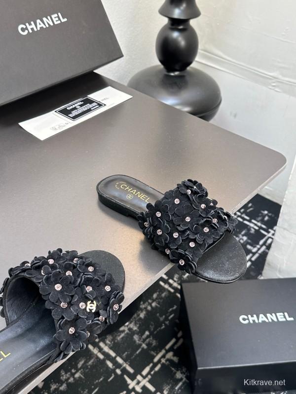 2025 Women Chanel Black Leather Slides