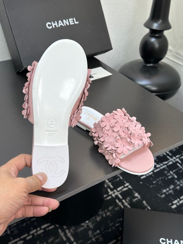 2025 Women Chanel Pink Suede Slippers