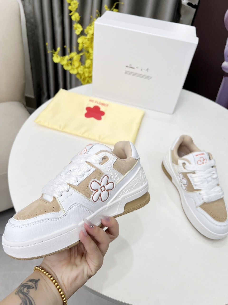 2025 Unisex WEFLOWER White Beige Leather Sneakers LY00280