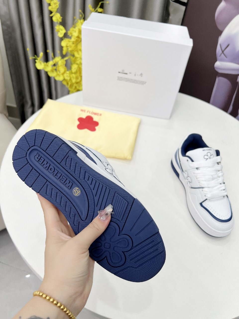 2025 Unisex WEFLOWER White Navy Leather Sneakers LY00280