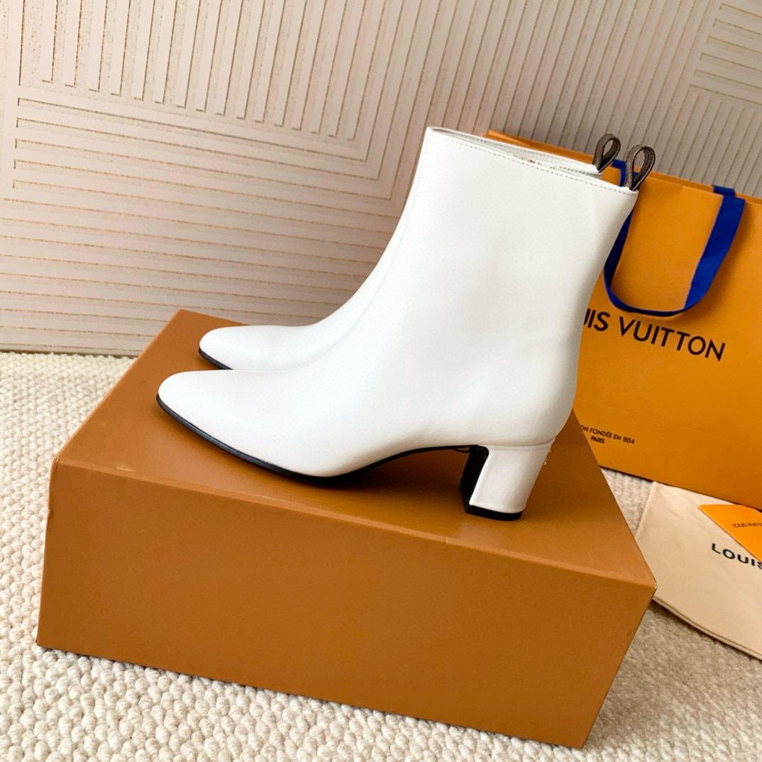 2024 Women Louis Vuitton White Leather Ankle Boots MJ00410