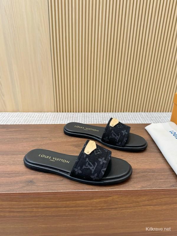 2025 Women Louis Vuitton Black Canvas Slippers LY00200