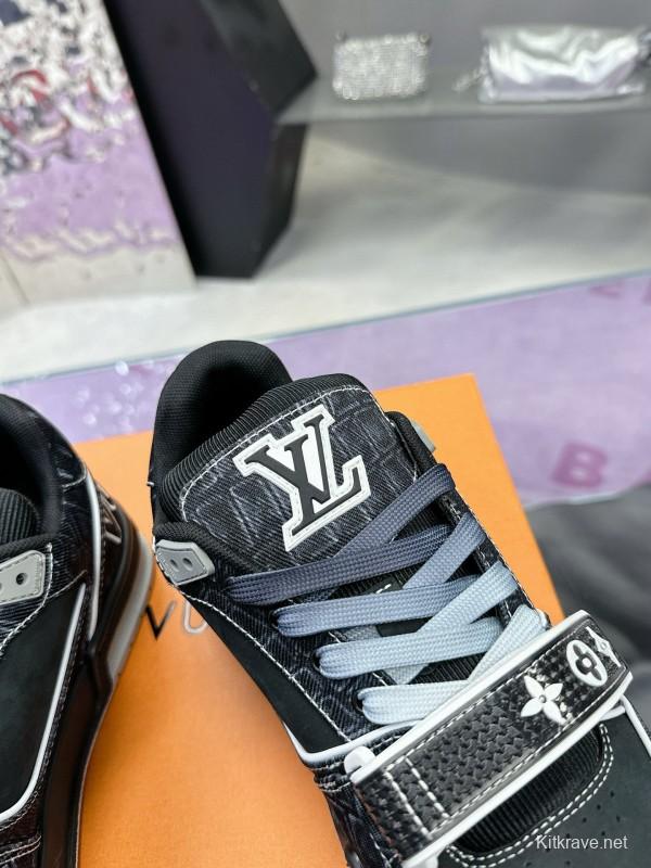 2024 Men Louis Vuitton Black White Leather Suede LV Trainer Sneakers