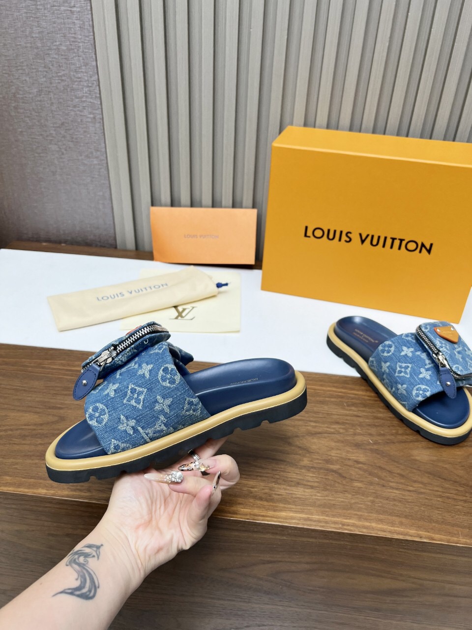 2025 LV Blue Denim Leather Slippers