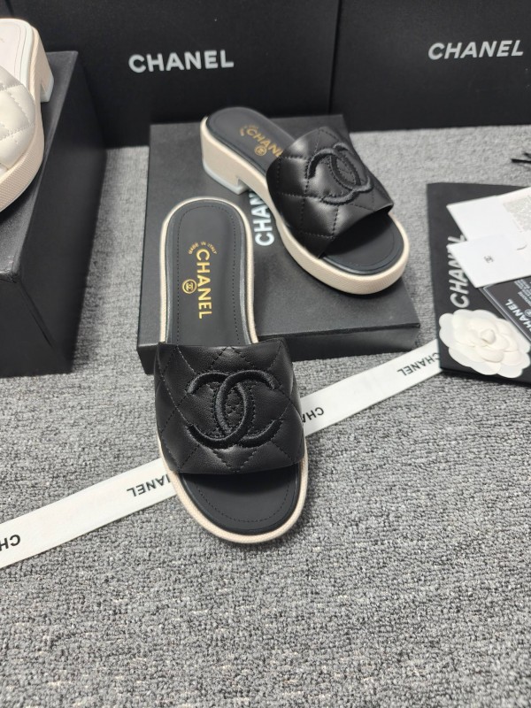 2025 Slippers Chanel Black Leather Slippers