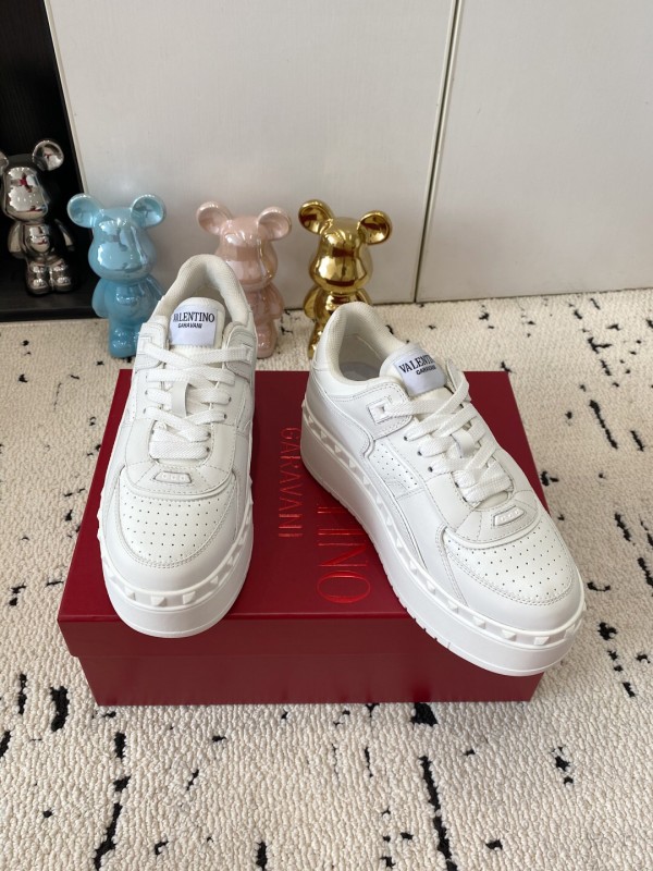 2025 Women Valentino White Leather Platform Sneakers LY00340