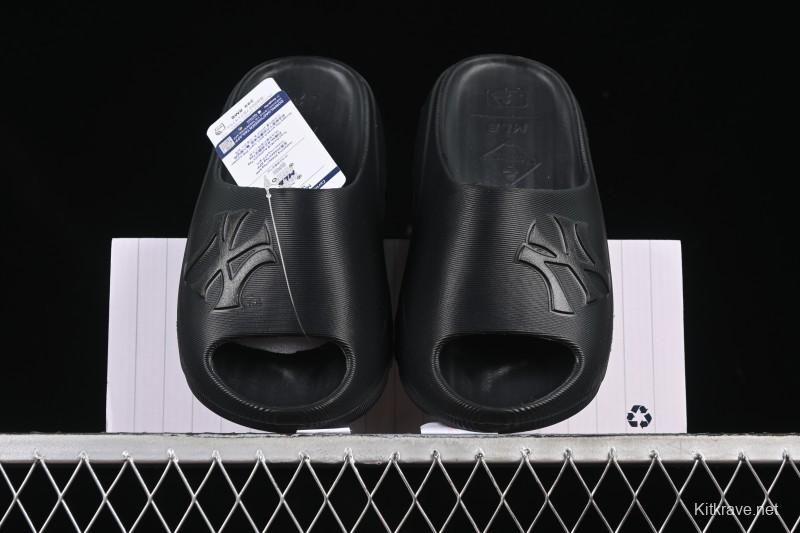 New York Yankees MLB Skipper Slide Summer Casual Sandals - 3ALPS015350BKS