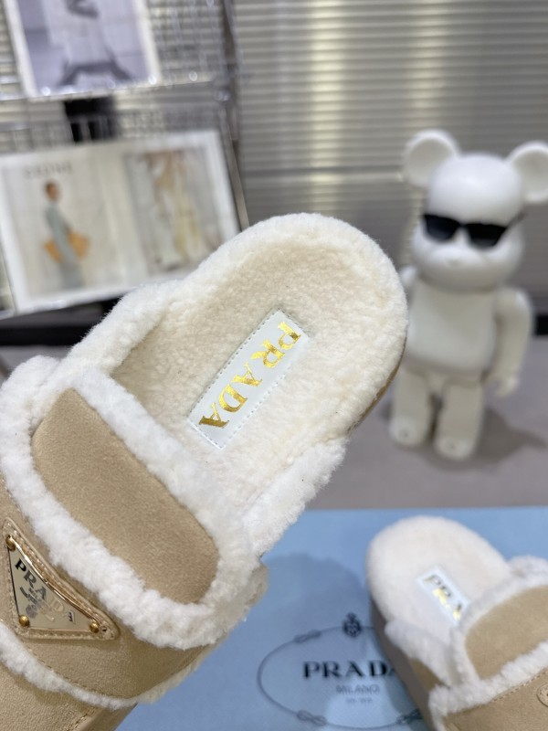 Prada Spring-Summer 2025 Runway Fur Slippers - KFY00280