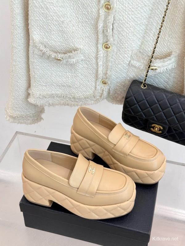 Chanel 25K Fall/Winter New Double C Platform Loafer Shoes with Waterproof Platform - KFY00320