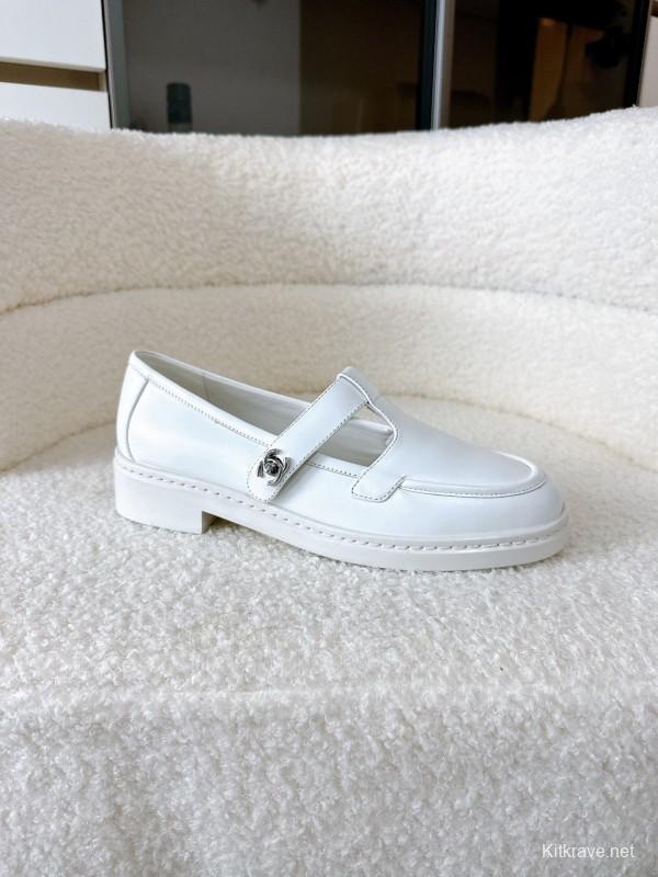 Chanel 2025 SS Loafers Classic Elegant Design - KFY00320