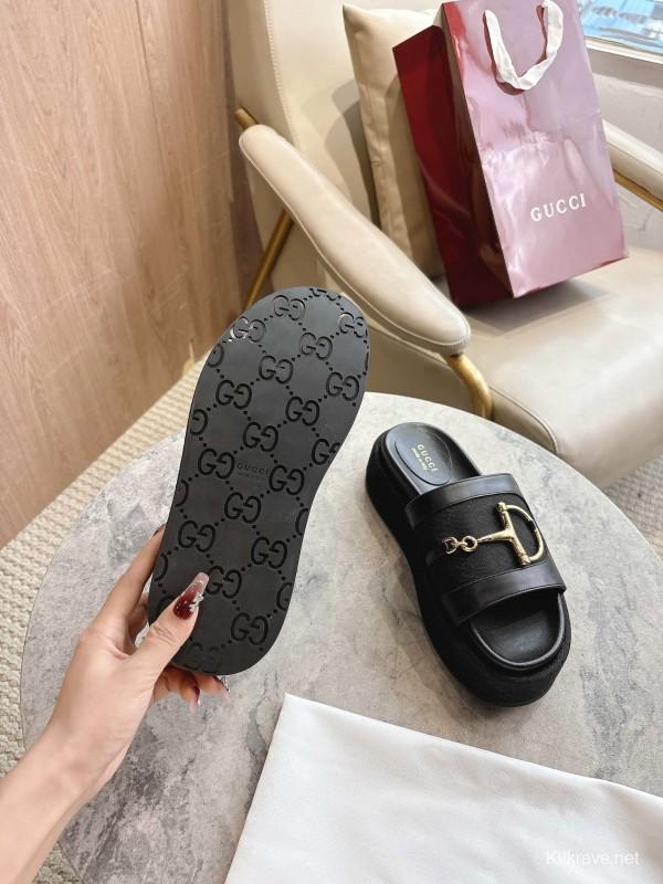 Gucci Women's Sandals with Horsebit Detail and Gold Hardware - LY00270