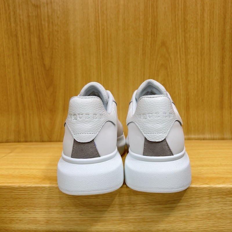 Alexander McQueen Spring 2025 Collection Platform Sneakers with Thick Sole Design - AS00320