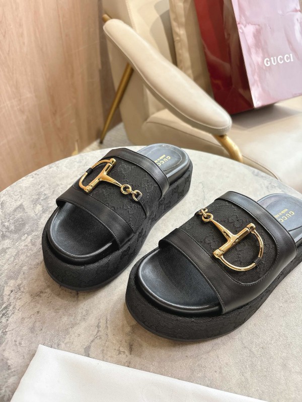Gucci Women's Sandals with Horsebit Detail and Gold Hardware - LY00270