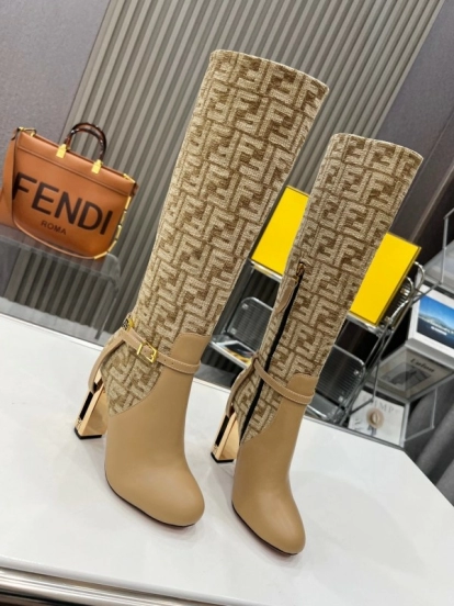 FENDI Delfina Round Toe Boots with FF Buckle - LY00