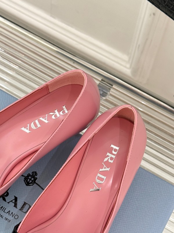 Prada 2025 SS Catwalk Pointed Toe Kitten Heel Single Shoes - KFY00310