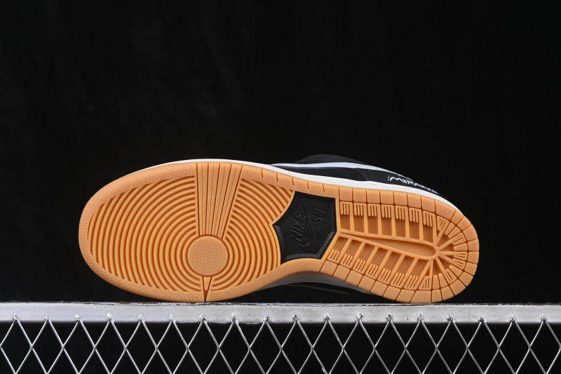 Nike SB Dunk Low Skateboarding Shoes - HF3063-001