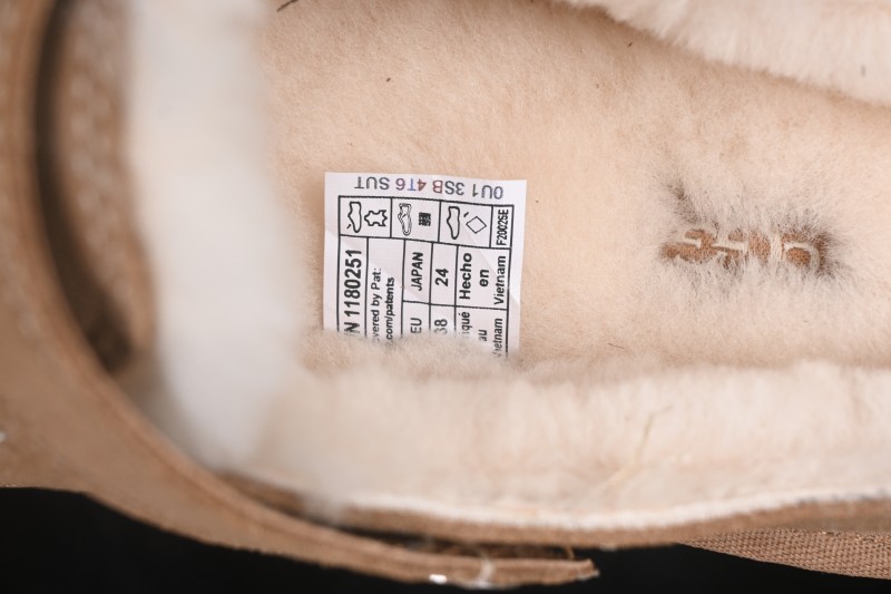 UGG Golden Family Solid Color Round Toe Slippers - 1180251 CHE