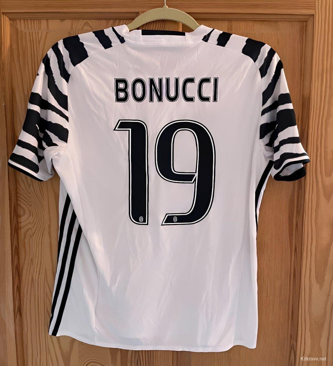 Retro 16/17 Juventus Third Jersey